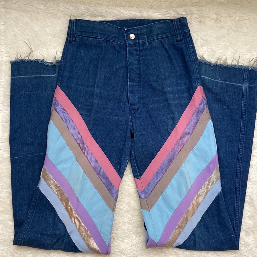 ✌🏽Truly 70’s Vintage Retro Bell Bottoms w. fabric & Satin Design ☮️❤️